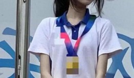 姐弟恋网红情侣吃瓜视频,吃瓜群众热议的甜蜜瞬间